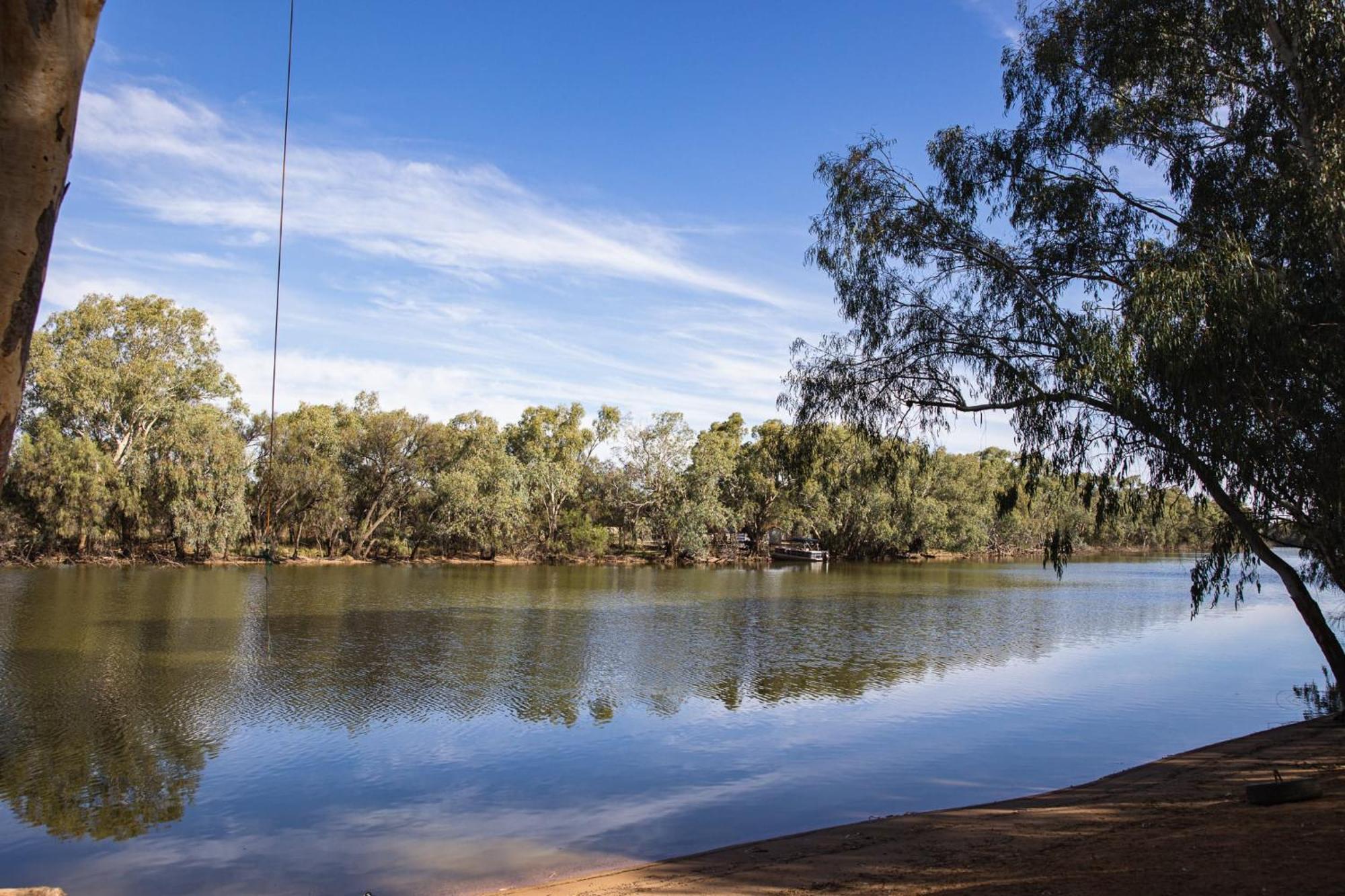 Nyngan Riverside Tourist Park Hotel Bagian luar foto